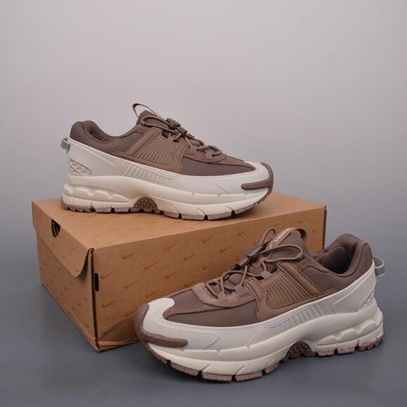 Nike Zoom Vomero Roam Men's Winterized Shoes Brown White